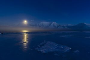 Full moon rise